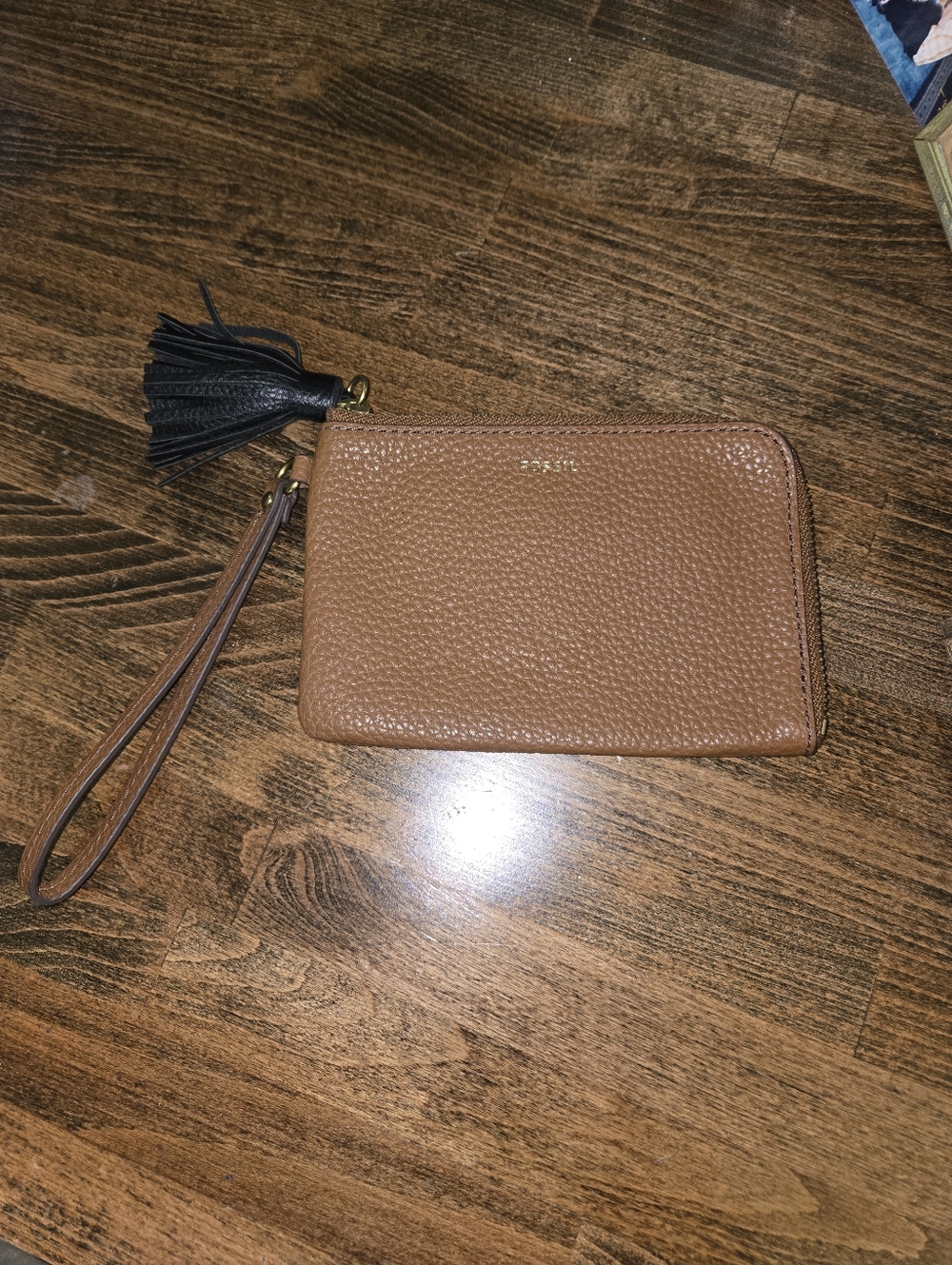 Fossil Tara Leather Medium Brown Wristlet Wallet